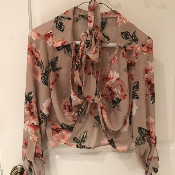 Floral Design Cropped Blouse- NWT - Picture 5 of 6